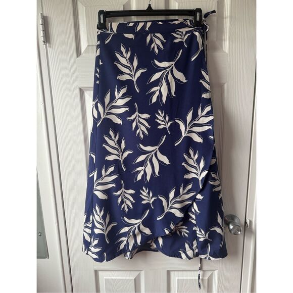Navy White Floral Hawaiian True Wrap Skirt Summer Vacation Adjustable - Picture 1 of 6